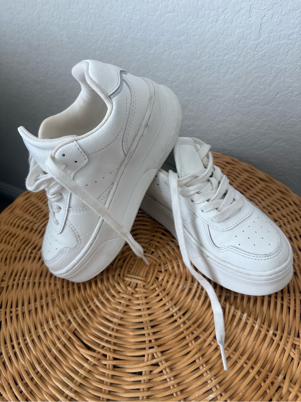 Zara White Sneakers chunky soles cute size 31 girls shoes